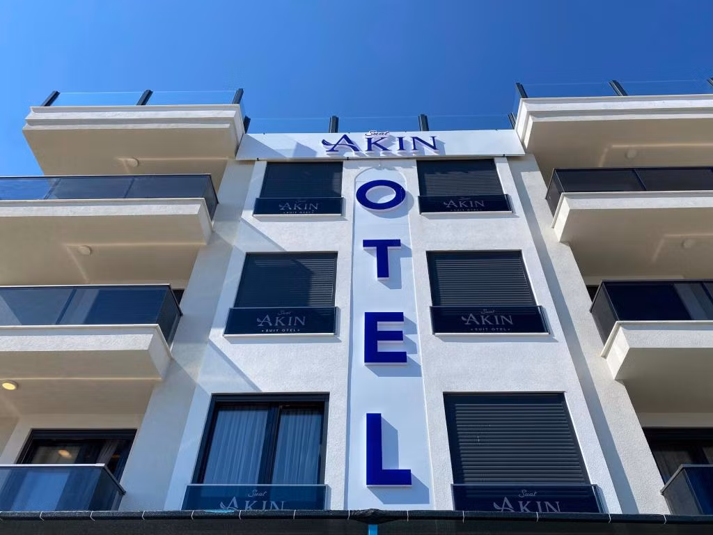 Akın Suit