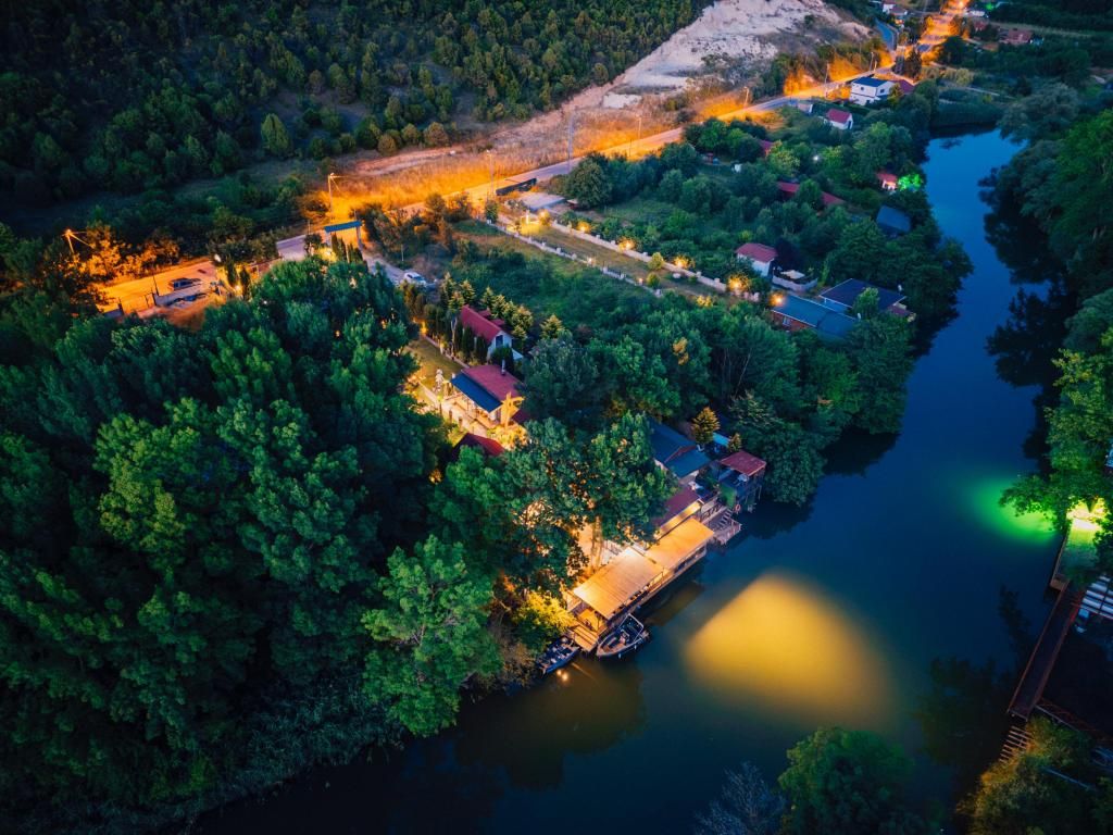  Antik River House