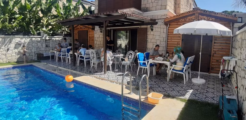 Aral Turkuaz Butik Otel Alaçatı — 2