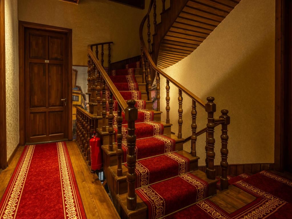 Araz White House — 6