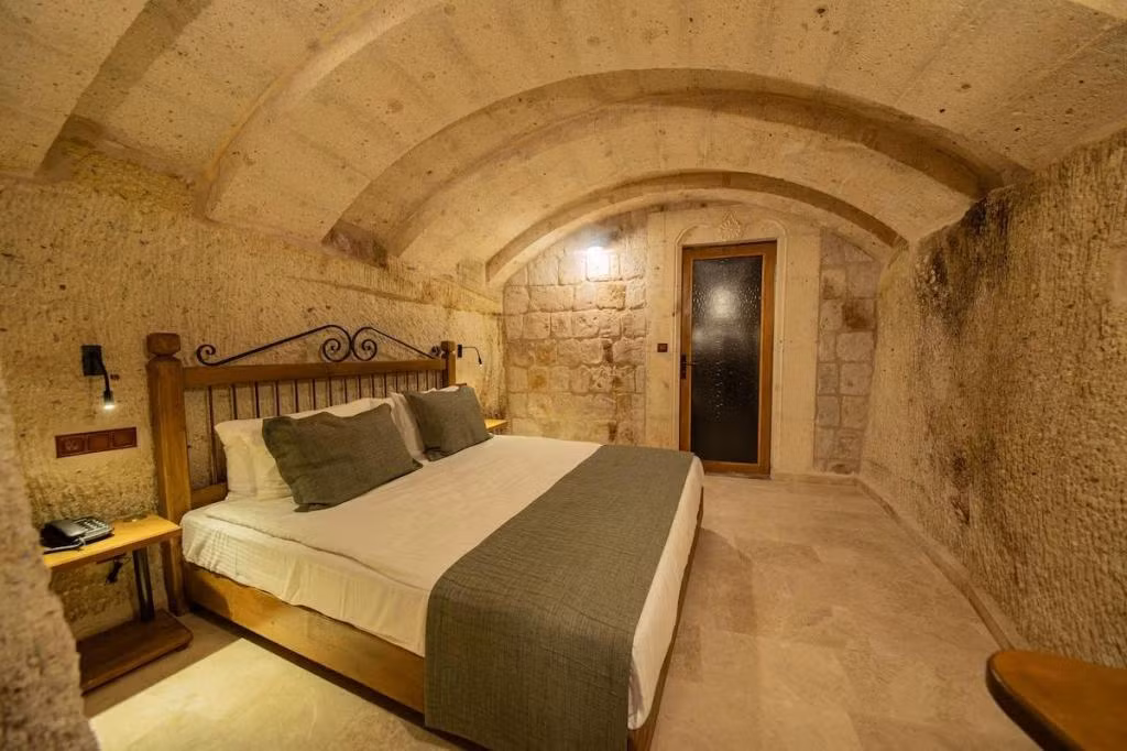Ares Cave Suite — 8