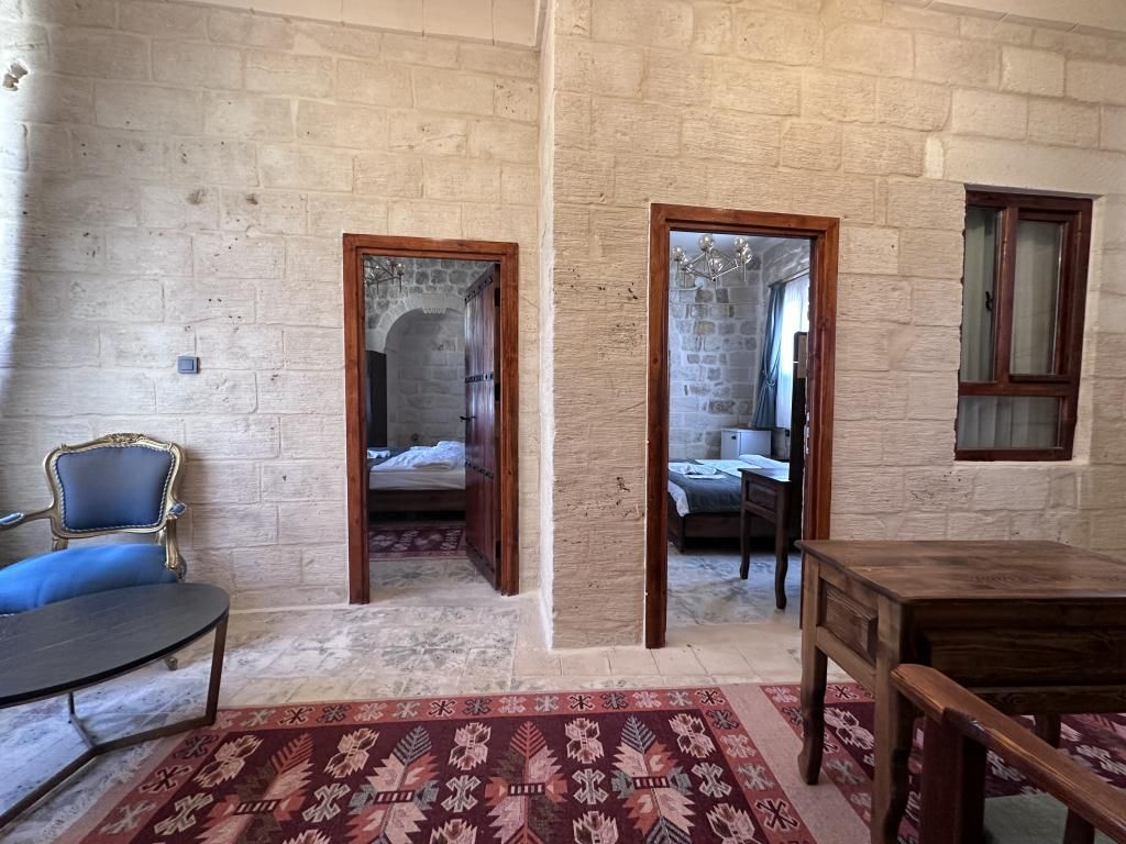 Aryan Otel — 6
