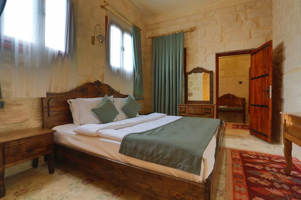 Aryan Otel — 5