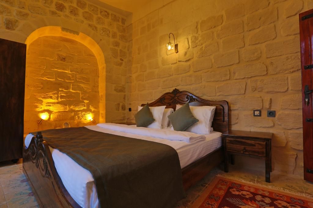Aryan Otel — 3