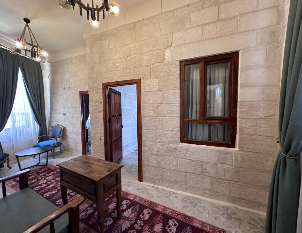 Aryan Otel — 7