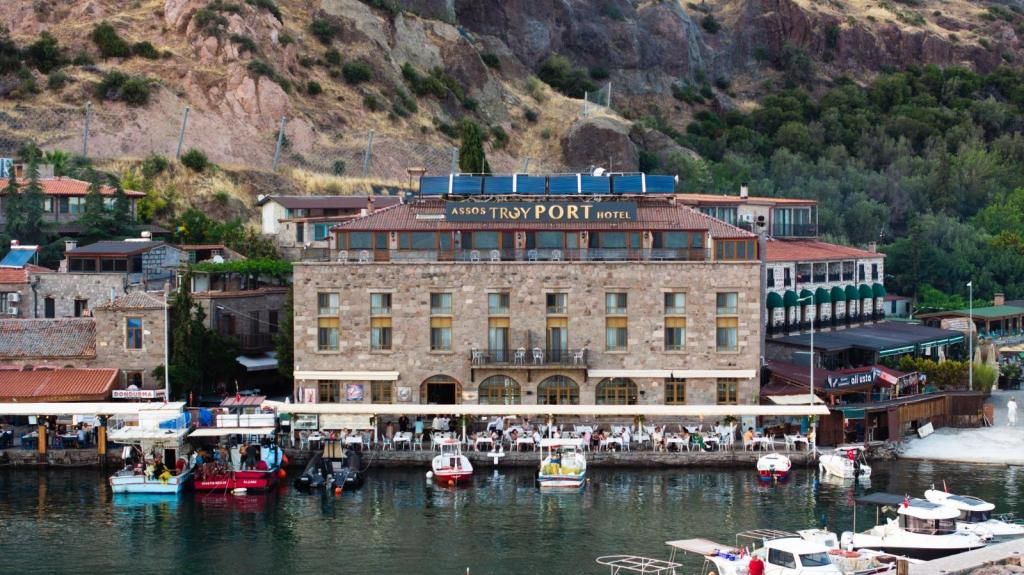 Assos Troy Port Hotel