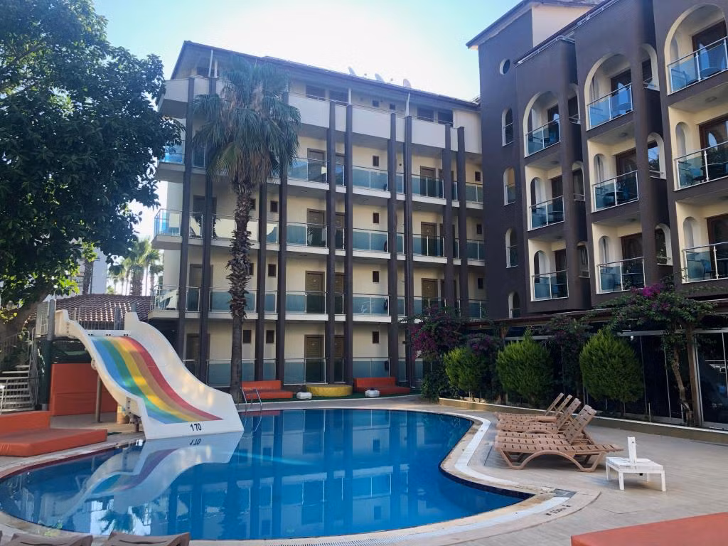 Astoria Life Hotel — 3