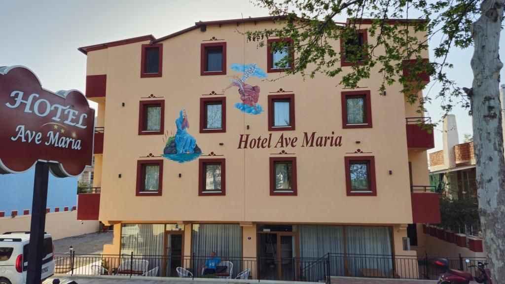 Ave Maria Hotel