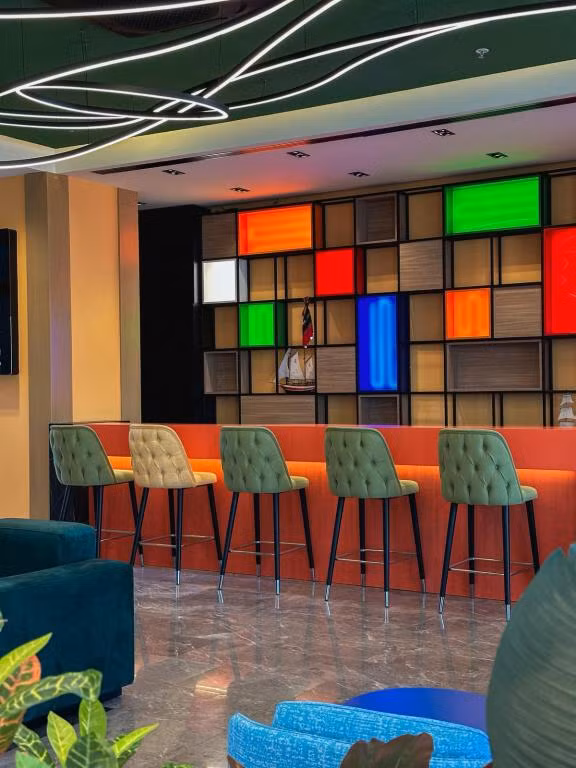 Axis Suites Hotel — 6