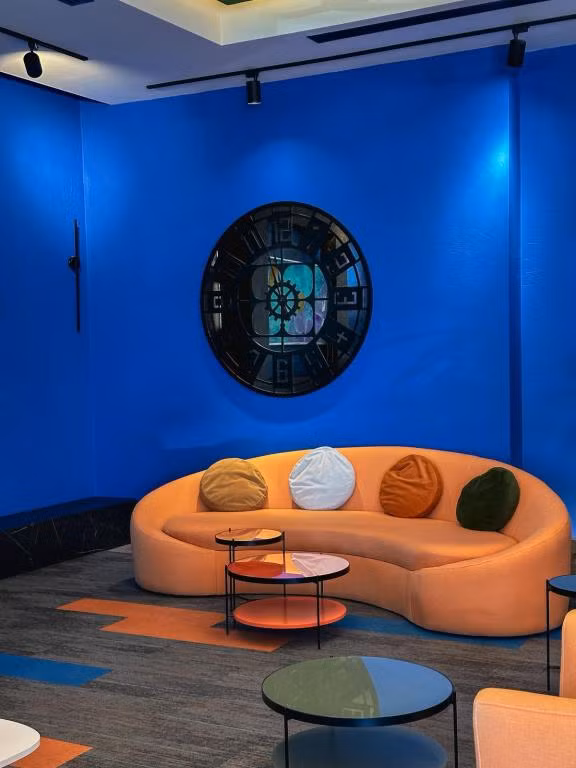 Axis Suites Hotel — 8