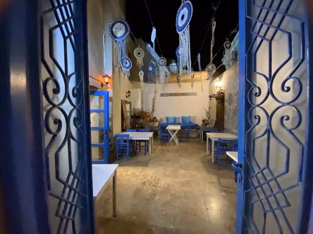 Ayvalık Rebetiko Otel — 2