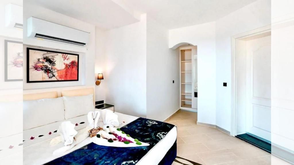 Azure Palm Suites — 5