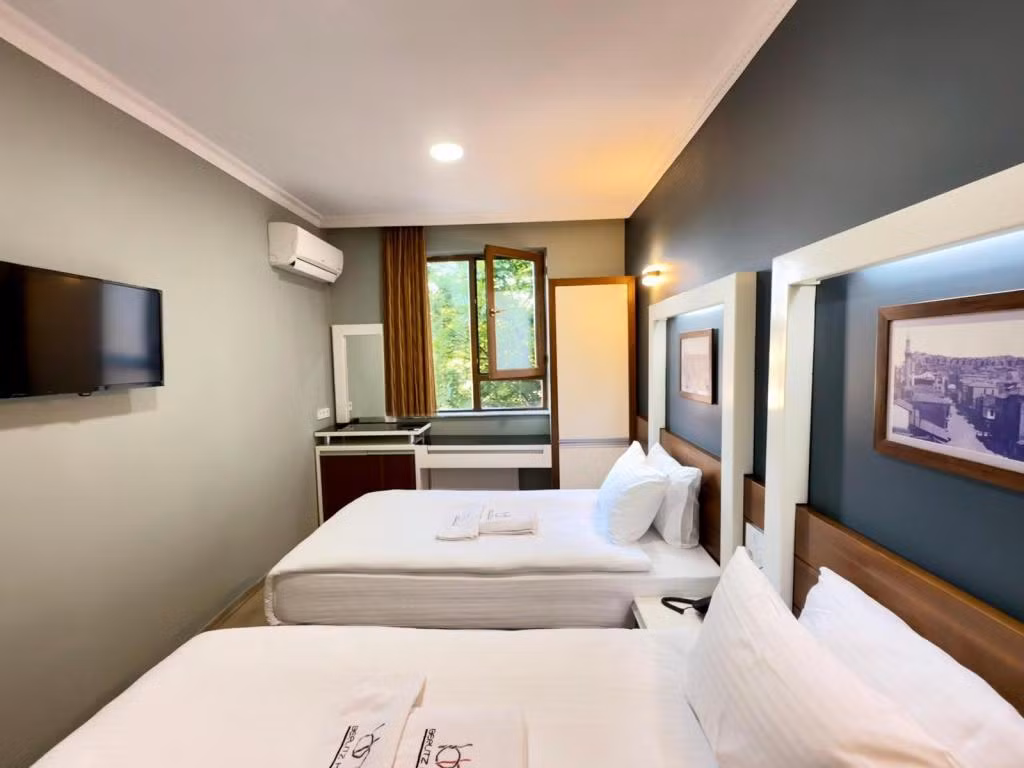 Berlitz Hotel — 3