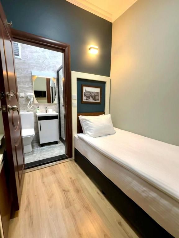 Berlitz Hotel — 4