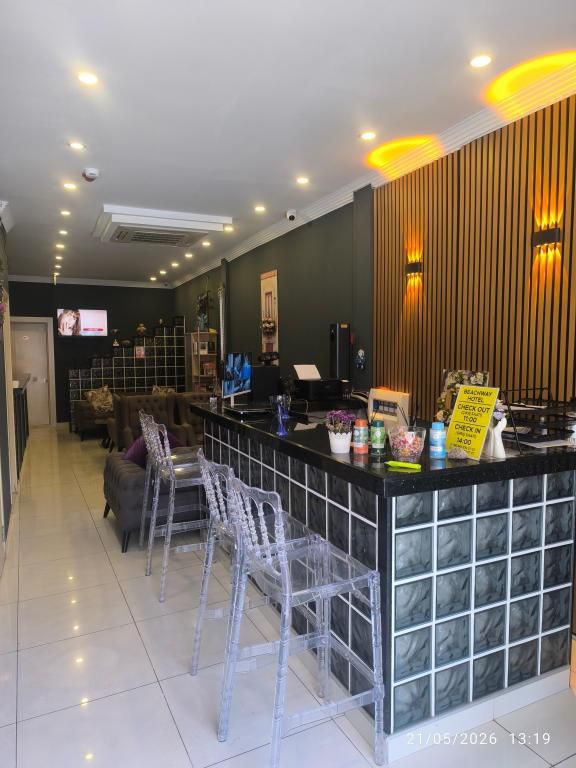 Beachway Hotel  — 5