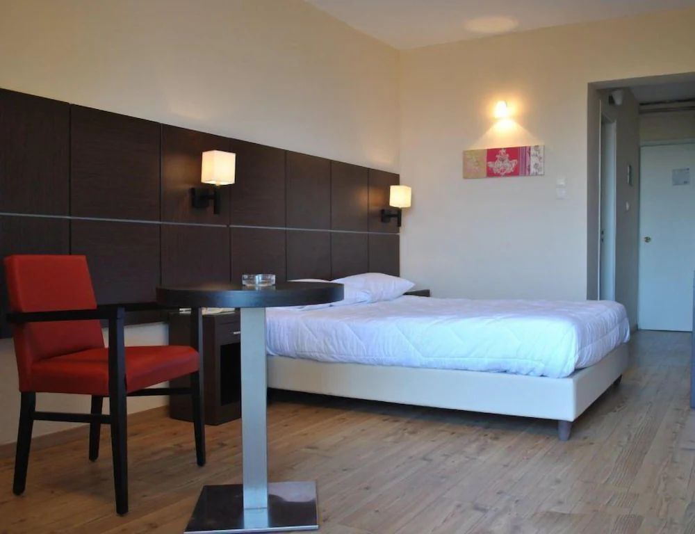 Belle Helene Hotel — 6