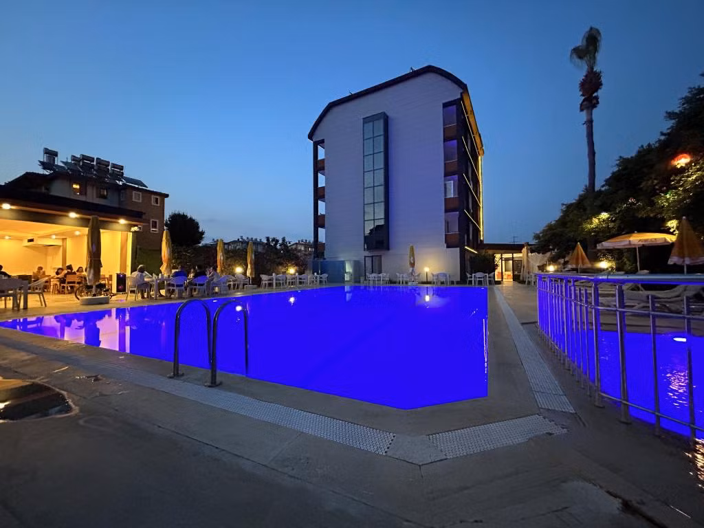 Bellissima Hotel — 4