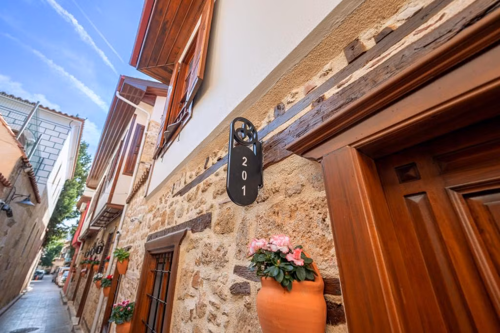 Belmondo Suites — 9
