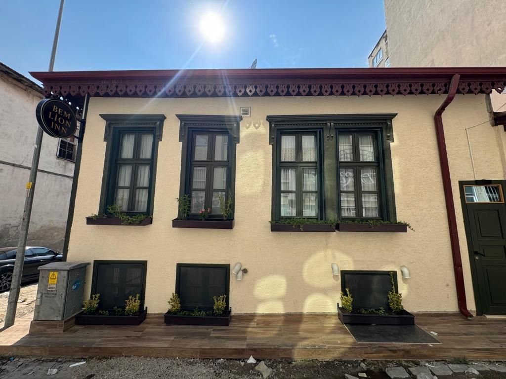 Bem Lion Inn — 3