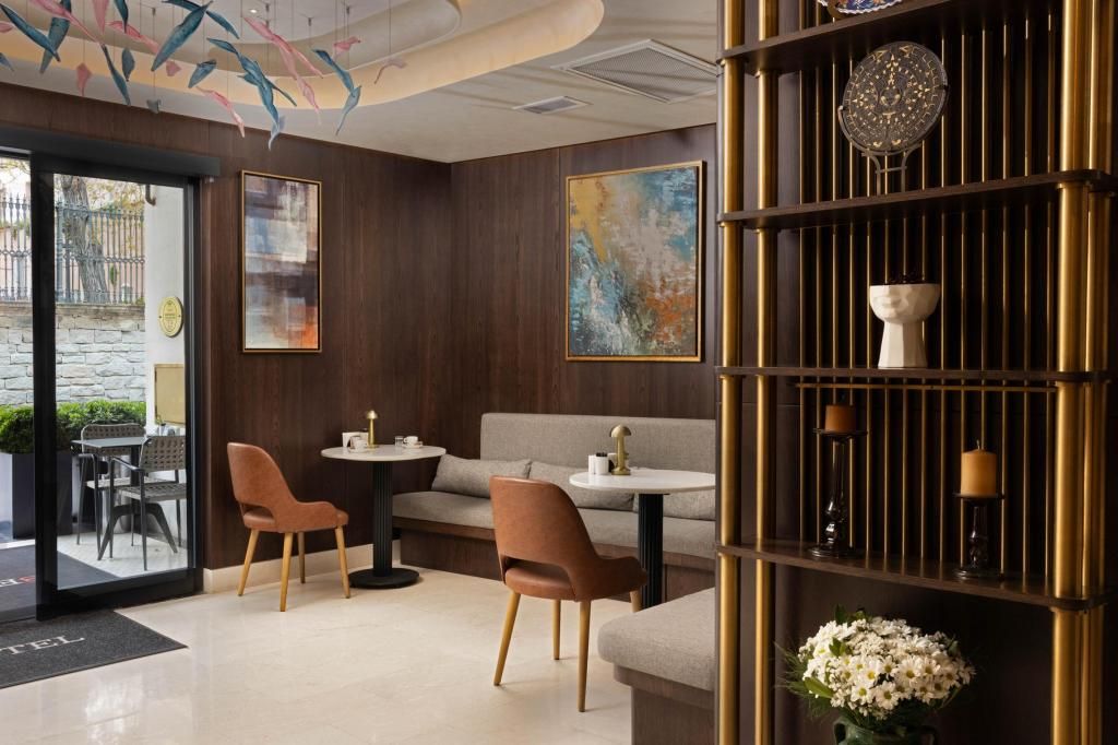 Bentley Hotel Old City — 10