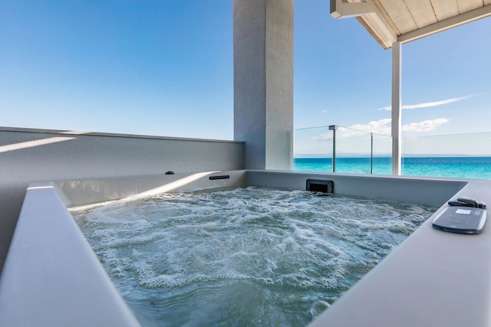 Blue Carpet Luxury Suites — 8