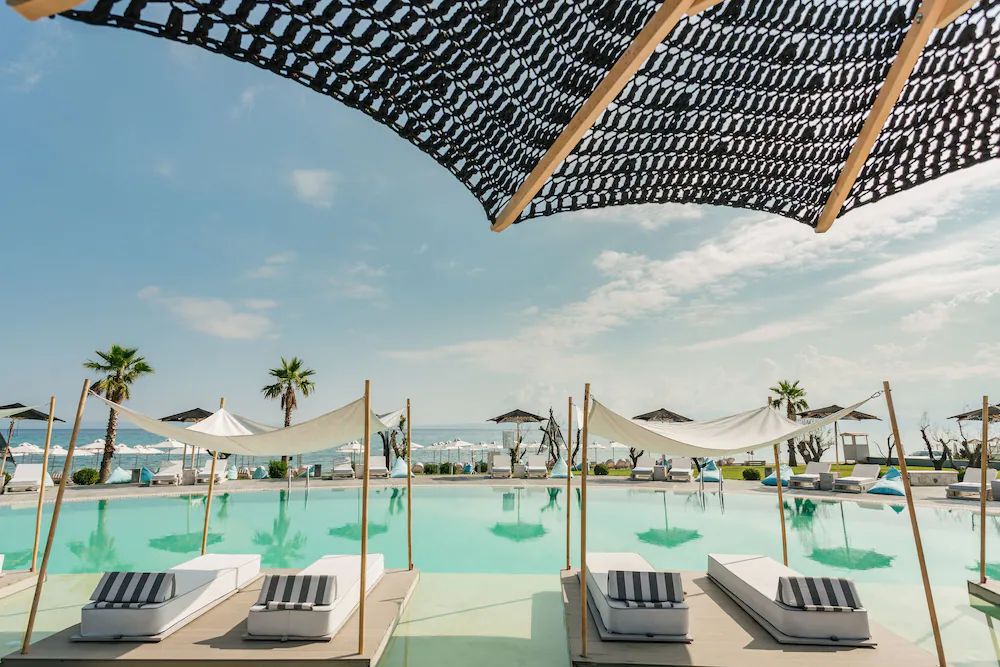 Blue Carpet Luxury Suites — 3