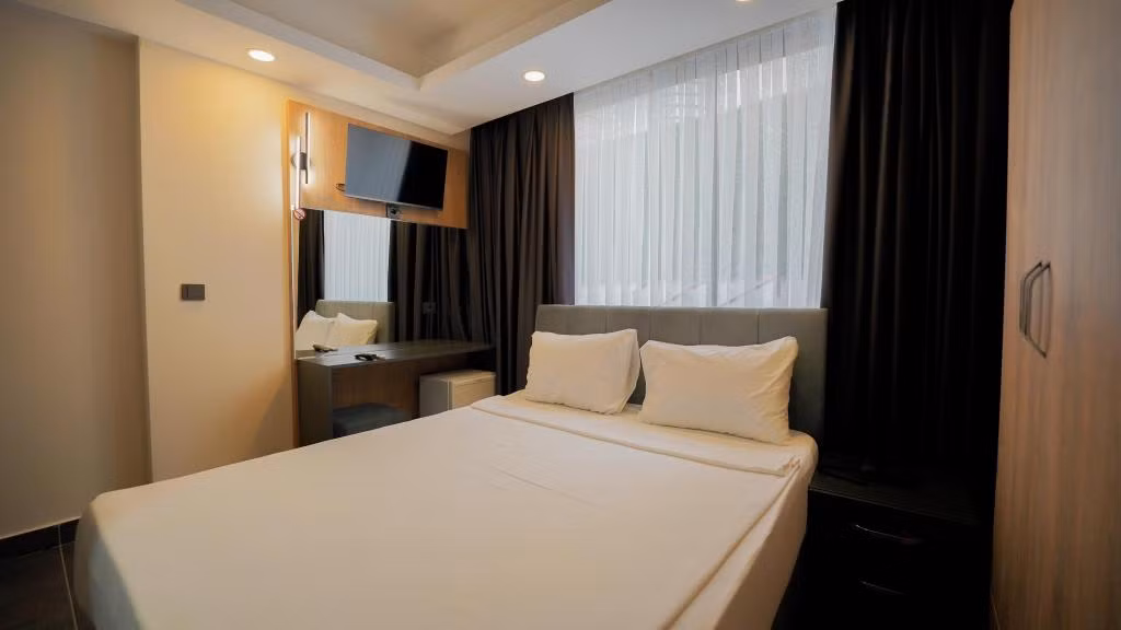 Blue Serenity Hotel +16 — 8