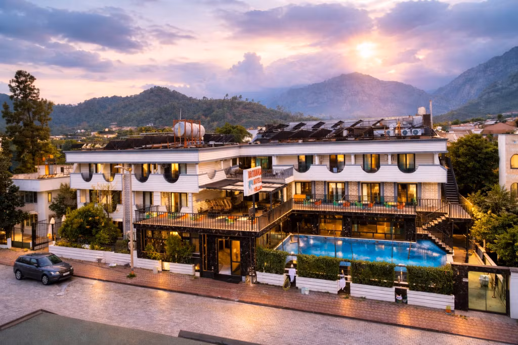 Britannia Hotel — 2