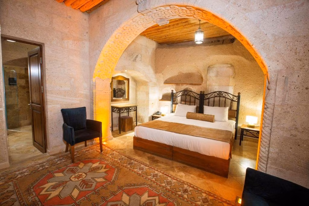 Caldera Cave Hotel — 8
