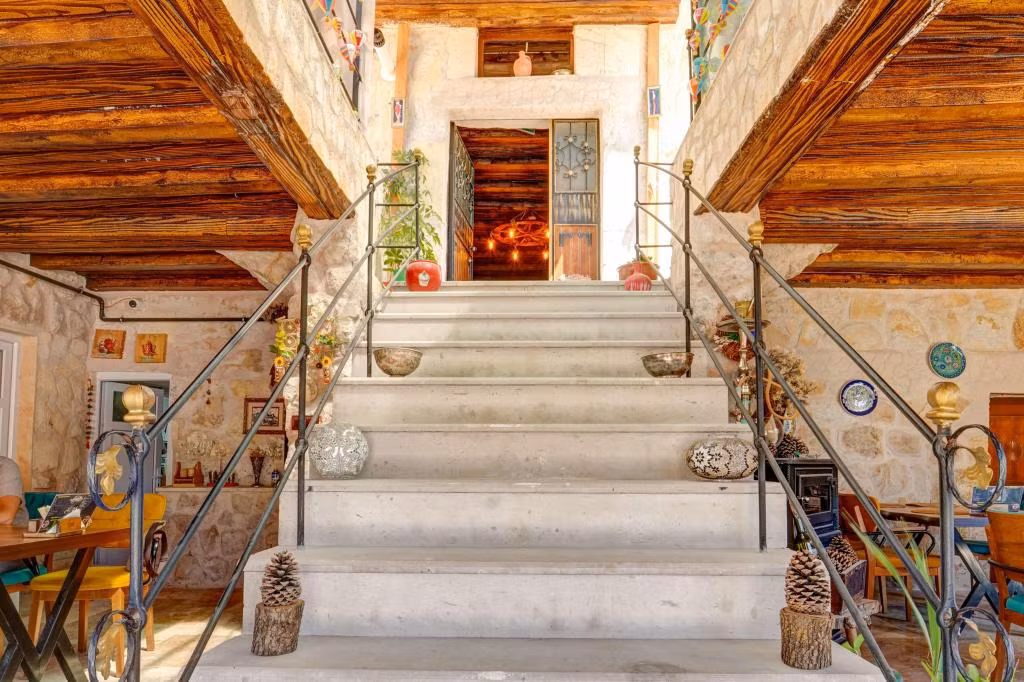 Ceran Stone House — 8