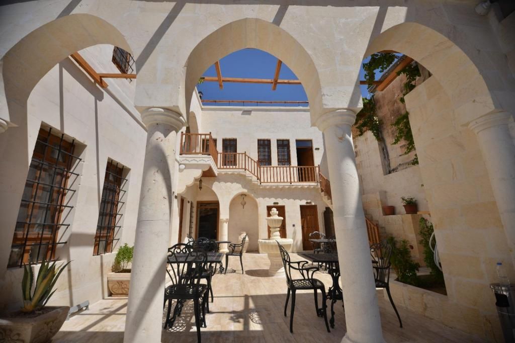 Cevher Konağı Avlu