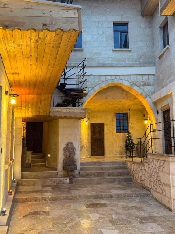 Colina Stone House — 2