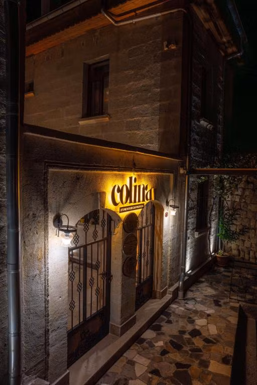 Colina Stone House — 8