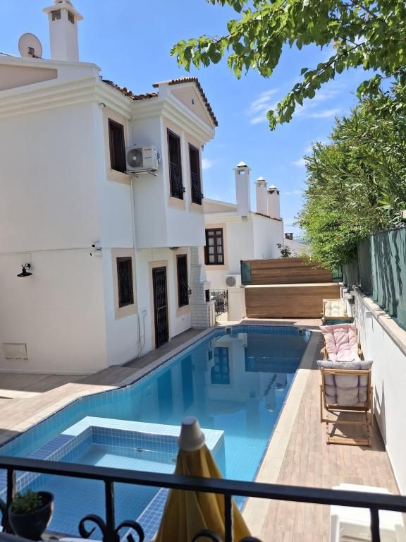 Cunda Palace — 2