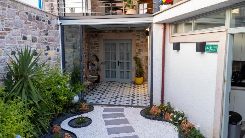 Cunda Qara — 6