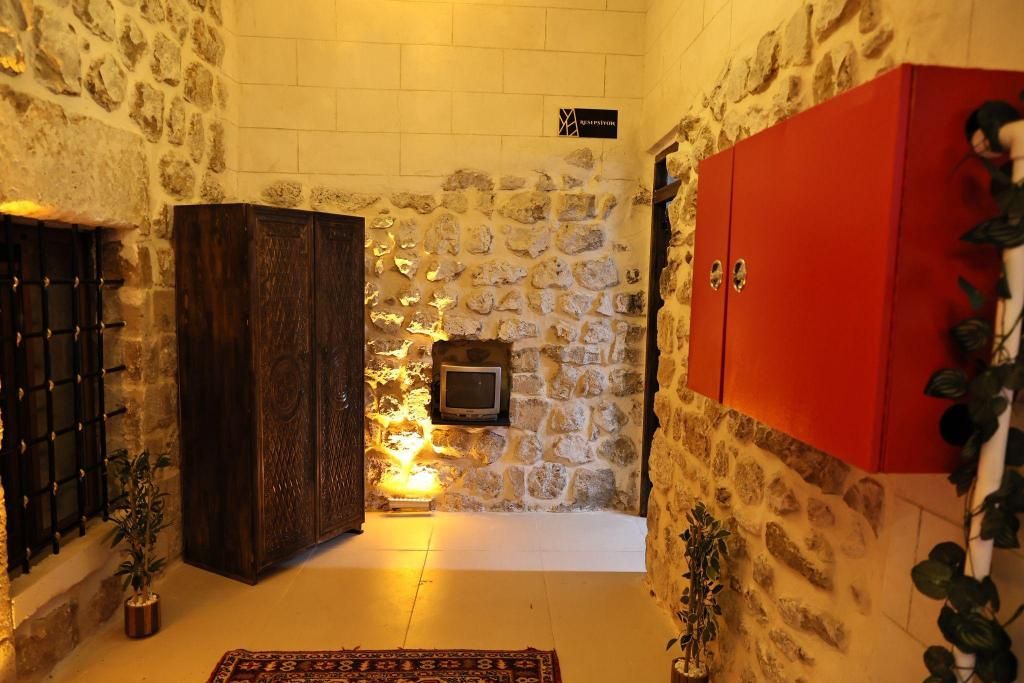 De Maria Konağı — 8