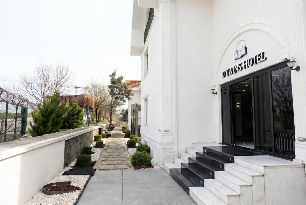 D Twins Airport Hotel — 5