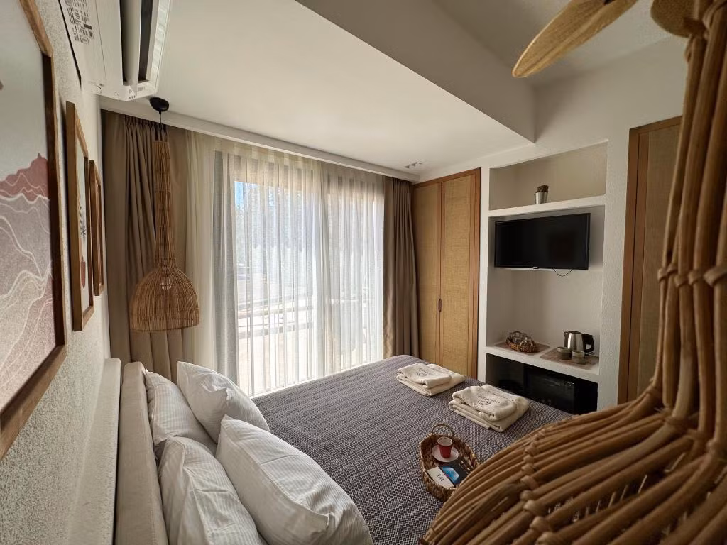 Dönmez Otel Urla — 10