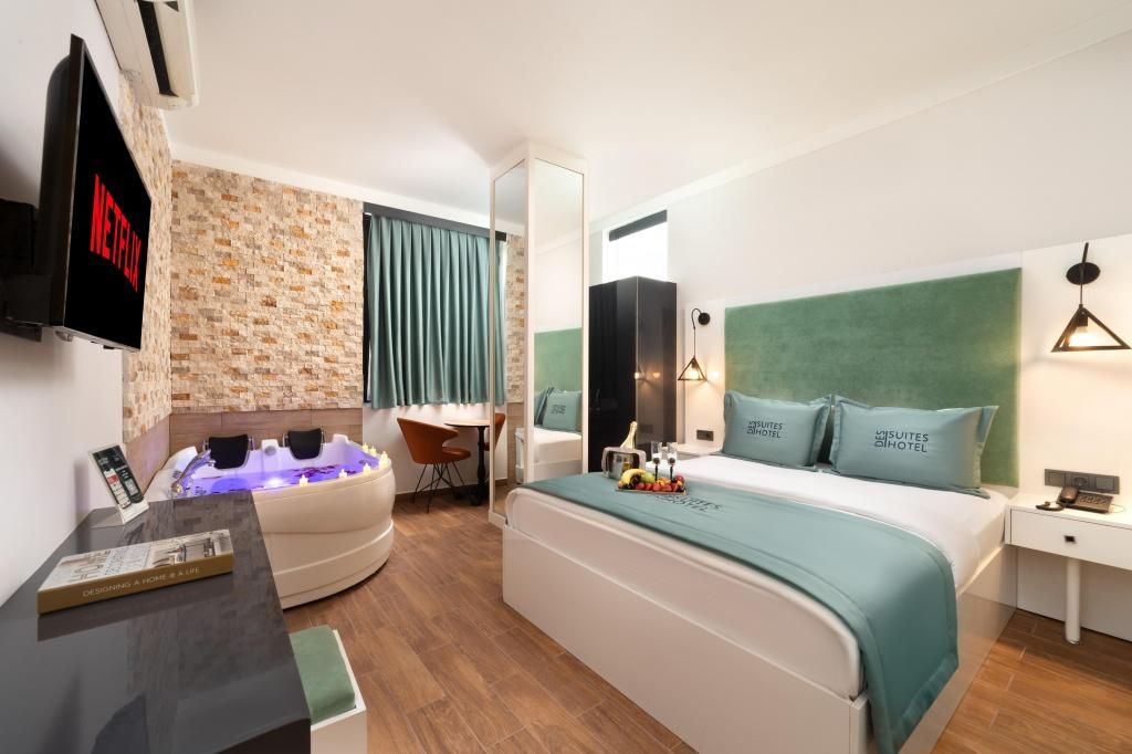 Des Suites Hotel — 5