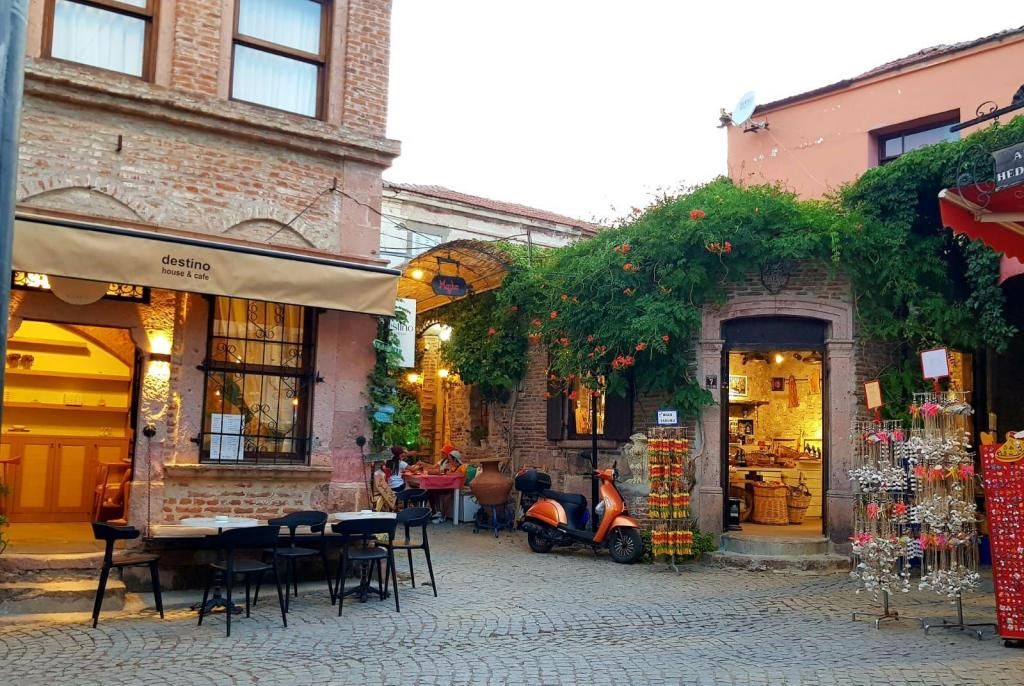 Destino House & Cafe