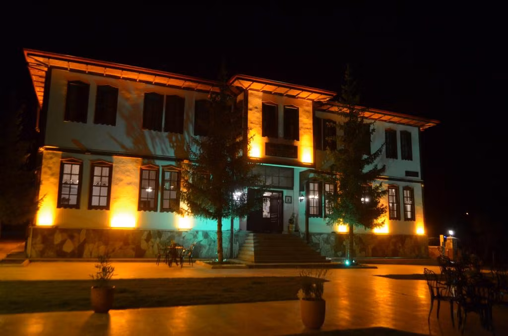 Ecevit Hanı — 3