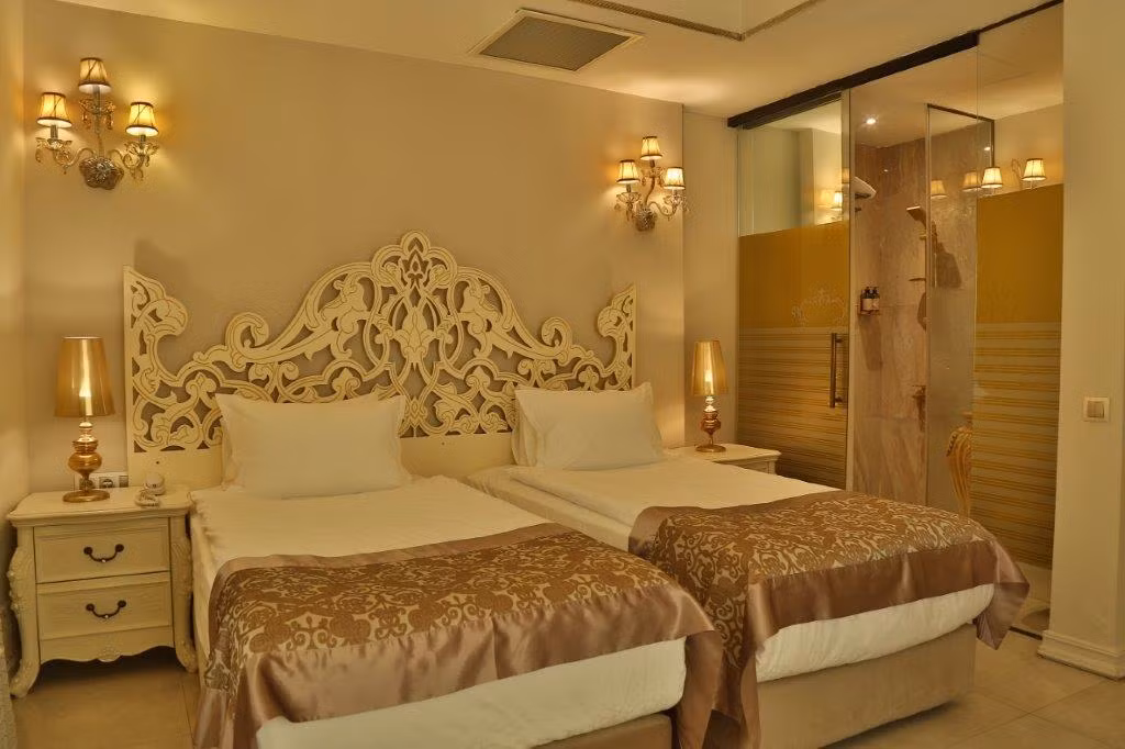 Elegance East Hotel — 8