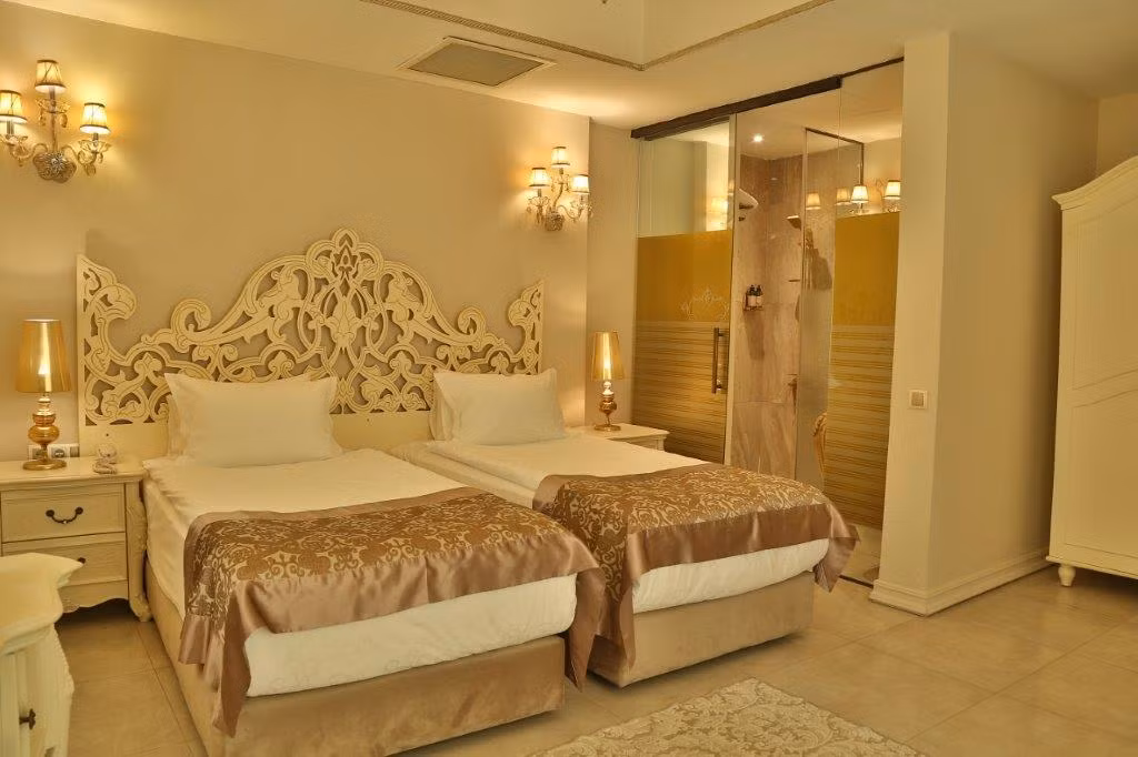 Elegance East Hotel — 9
