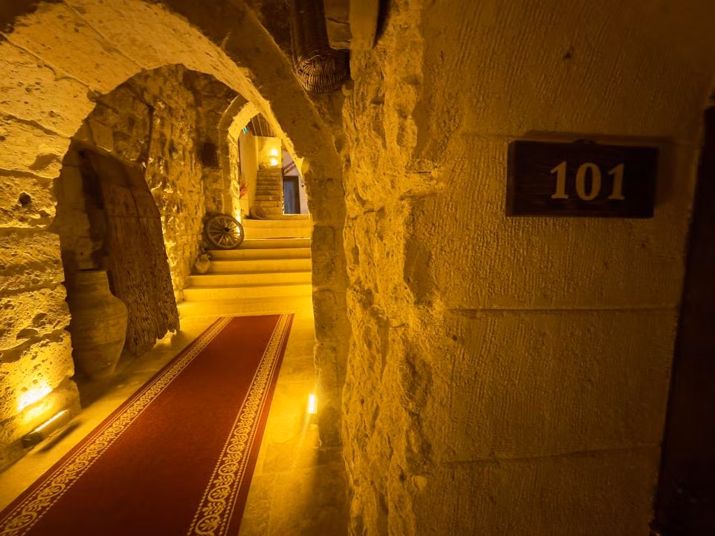 Euphoria Cave House — 2