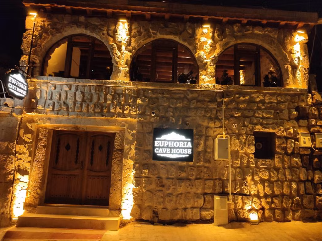 Euphoria Cave House — 5
