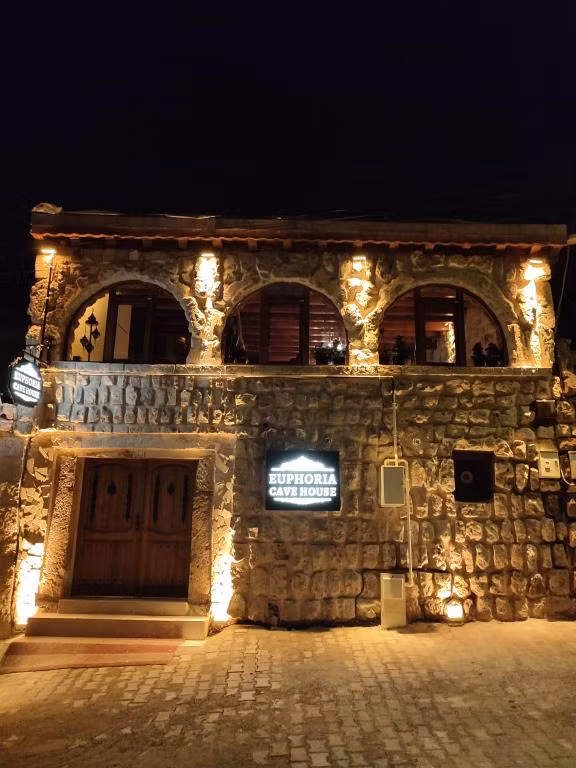 Euphoria Cave House — 6