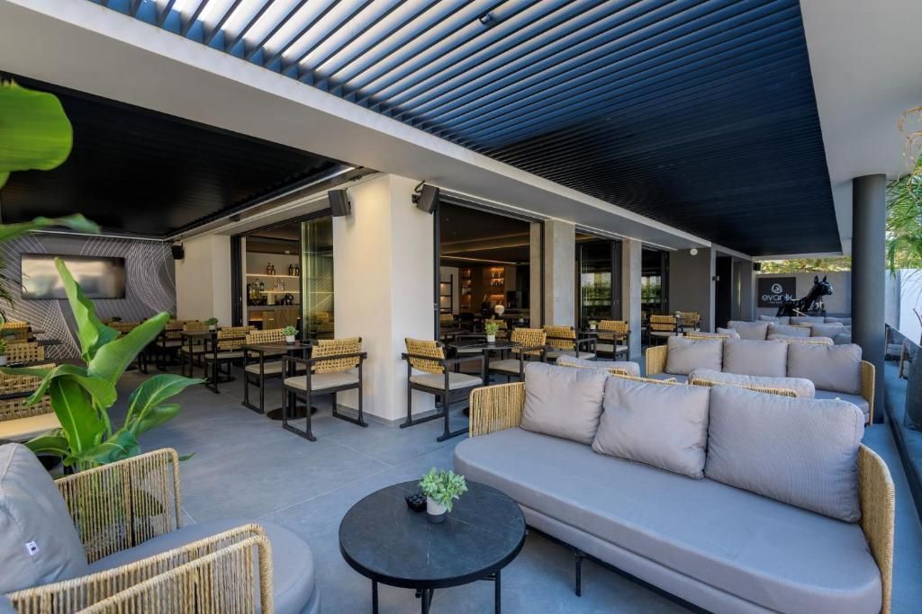 Evanik Chic Hotel — 8