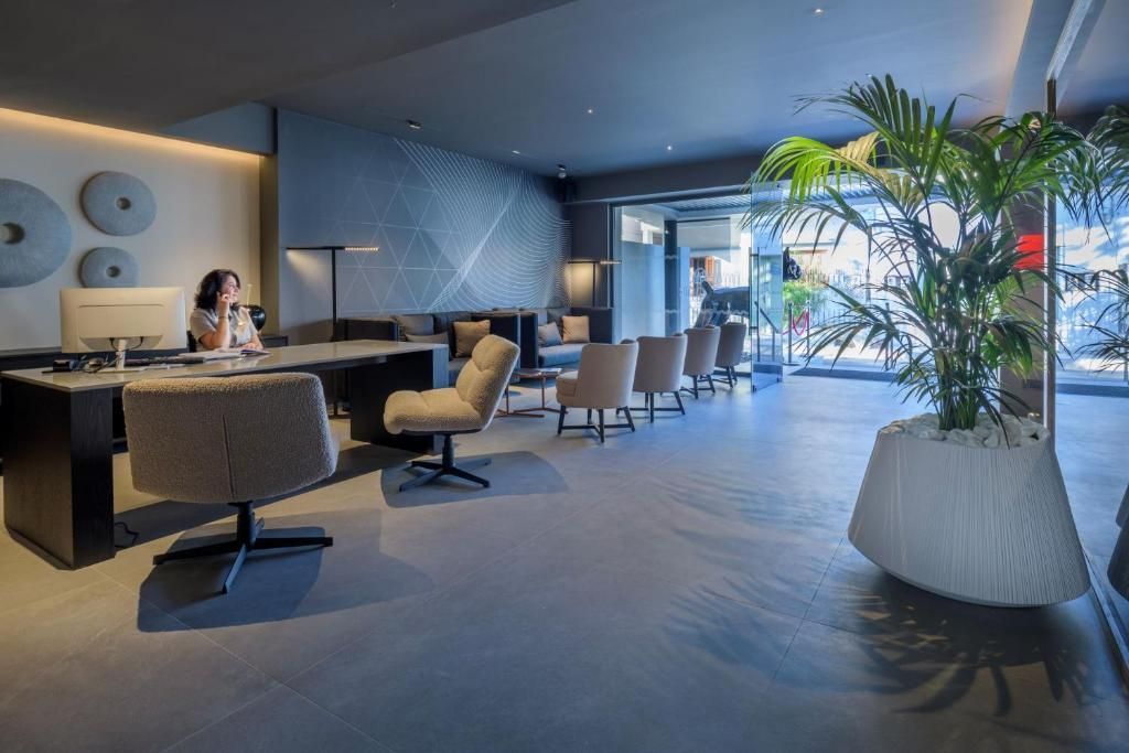 Evanik Chic Hotel — 3