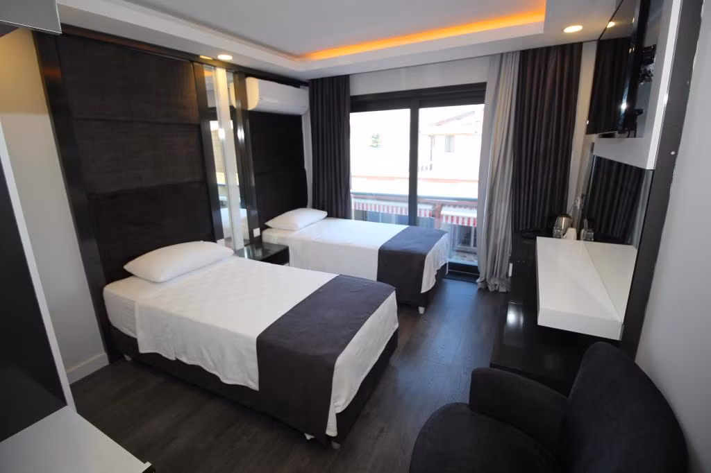 Extravagant Hotel — 7
