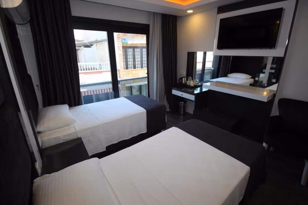 Extravagant Hotel — 8